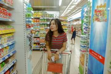 woman inside grocery strore