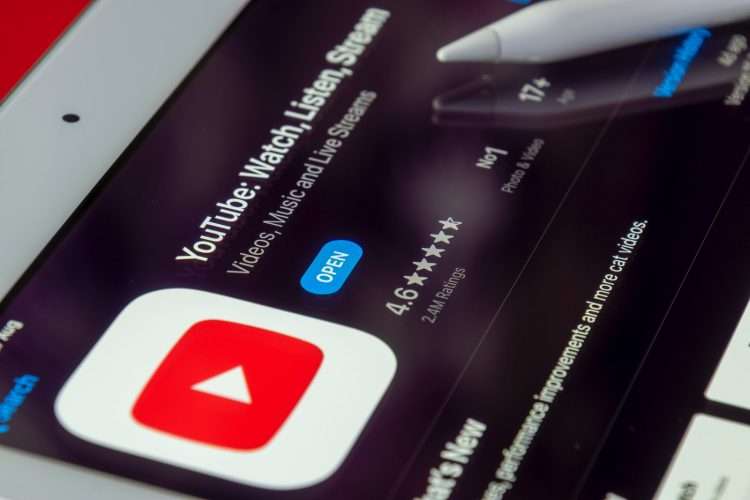 insalttion screen of YouTube app