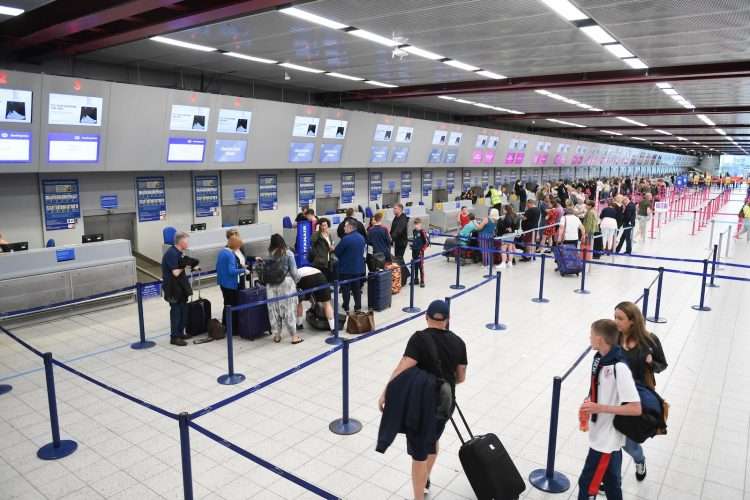 airport luggage check in